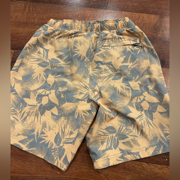 L.L. Bean Men’s Swim Trunks Size Small Yellow Print Lined - Picture 7 of 7